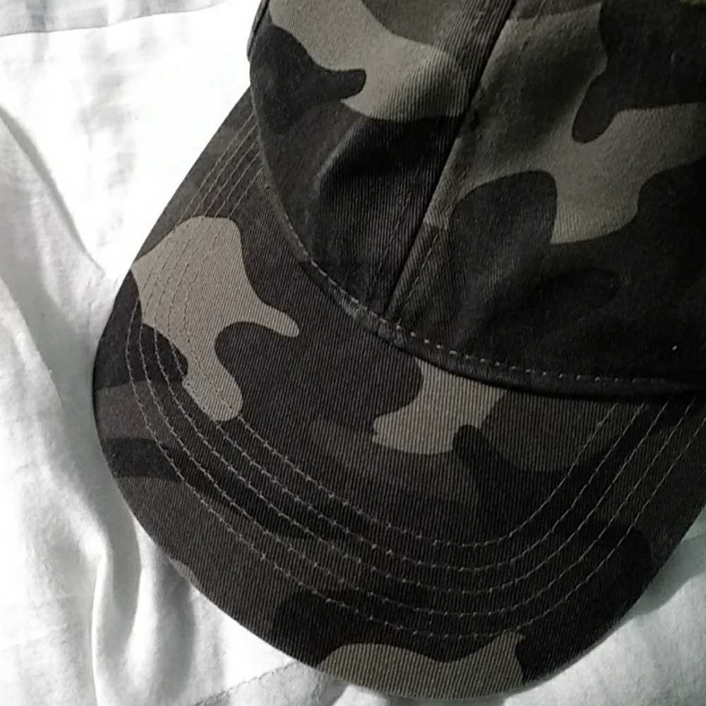 Camo hat - Picture 2 of 4